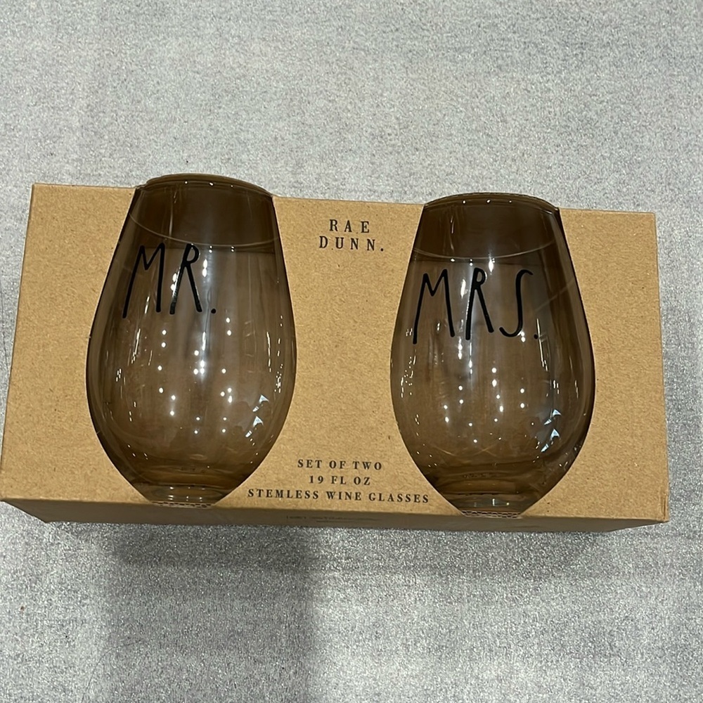Rae Dunn novelty’Mr’ and ‘Mrs’ Set of Two Stemless Wine Glasses -19 Oz